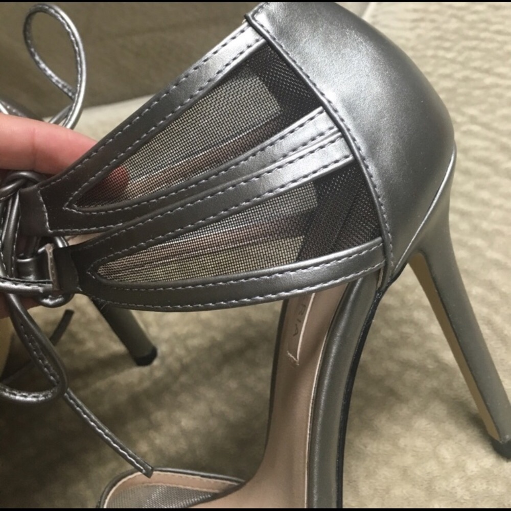 Bcbgmaxazria Metallic heels size 8 - Picture 4 of 8
